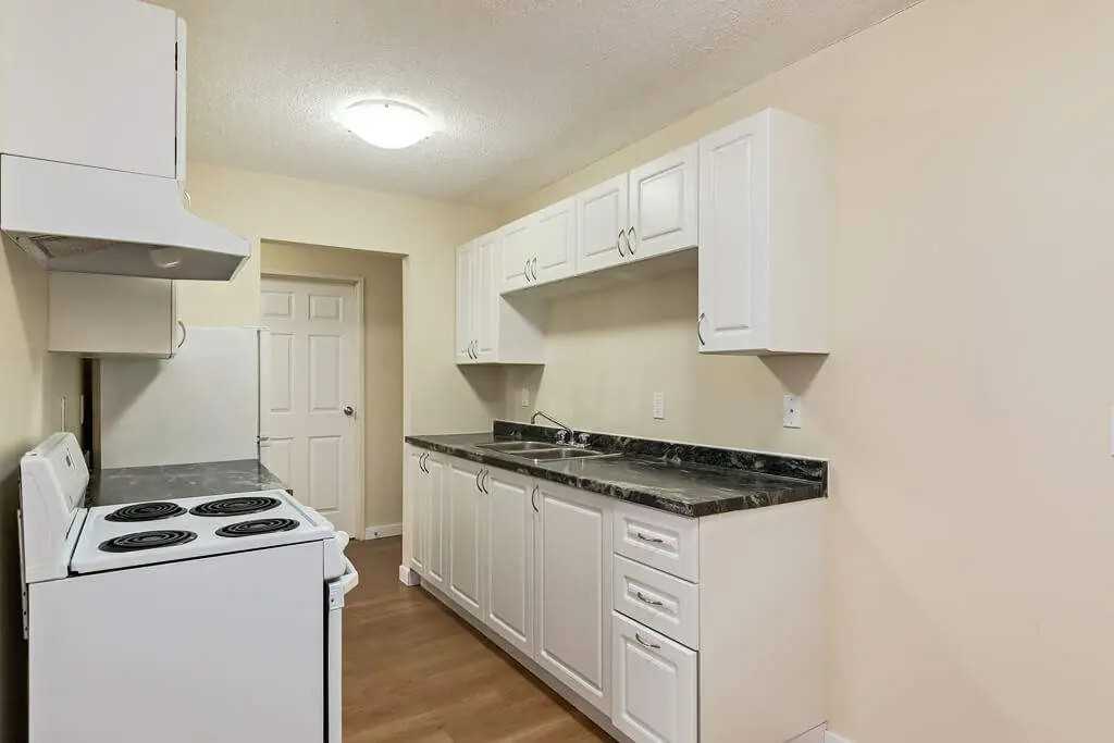 Mariti Manor - Photo 5 of 10