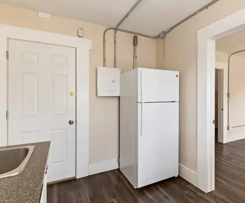 Marilyn Court - Photo 6 of 18