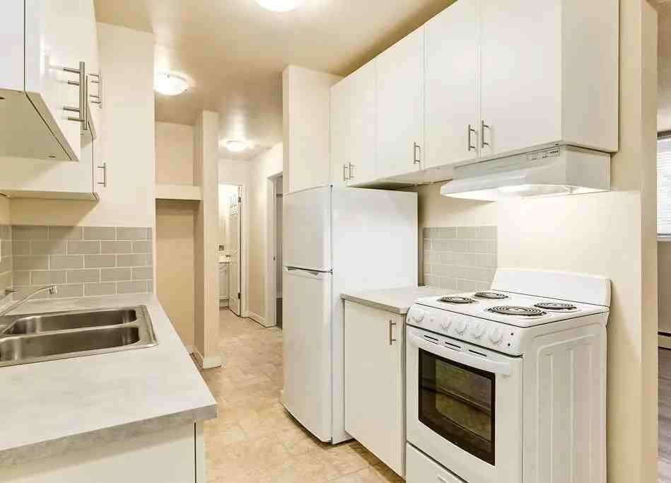 Fernwood Apartments - Photo 5 of 23