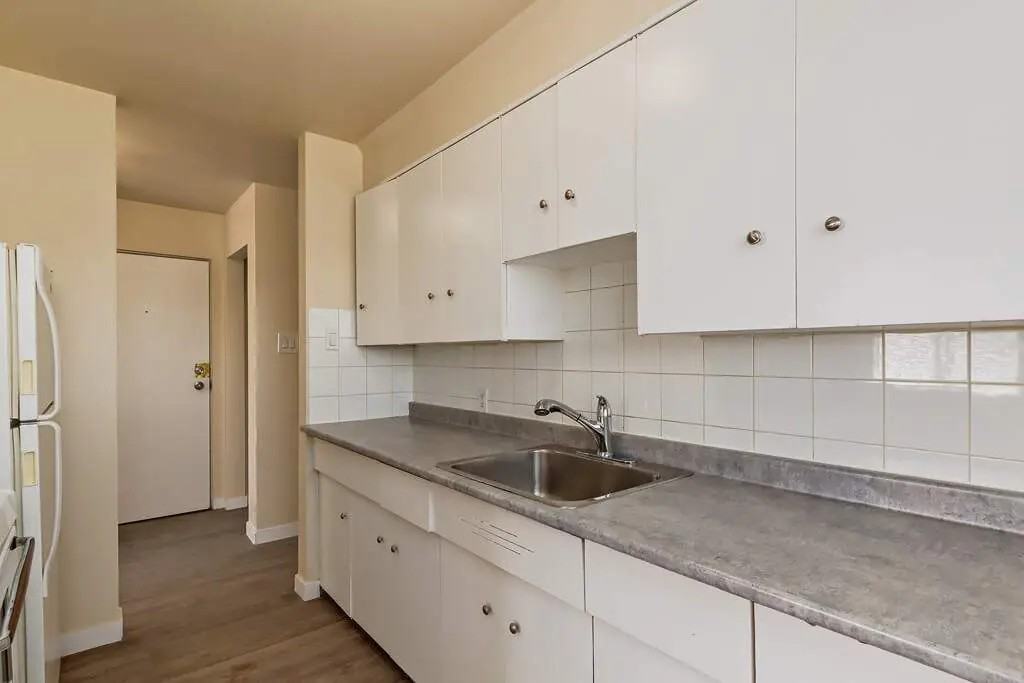 Chelsey Manor - Photo 6 of 20