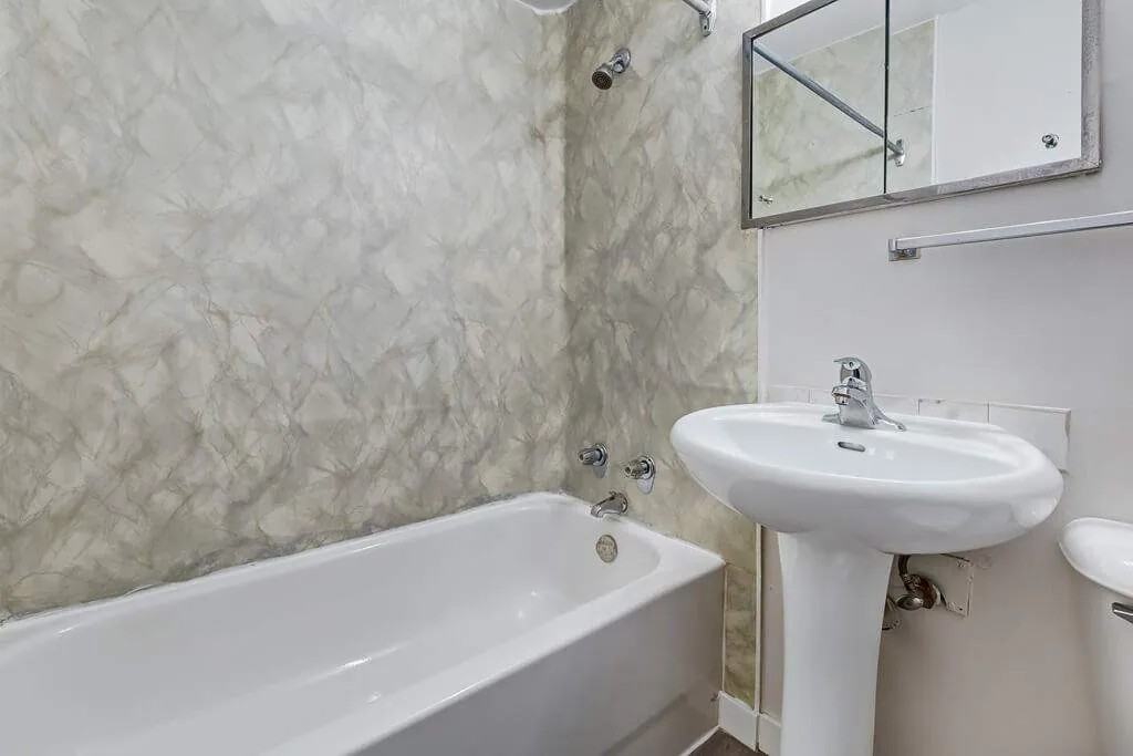 Crescent Court - Photo 6 of 25