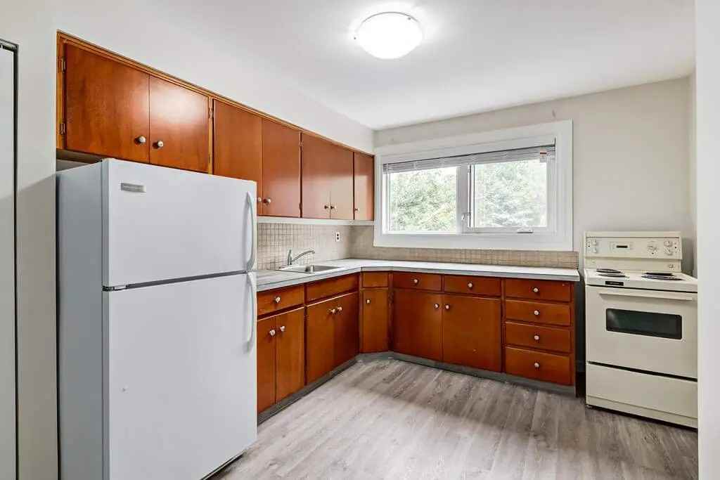 Crestwood Apartments - Photo 5 of 26