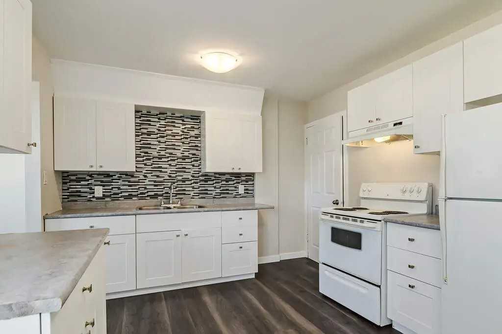 George Court - Photo 3 of 14