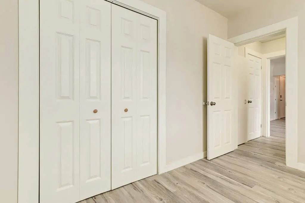 Albert Manor - Photo 7 of 16