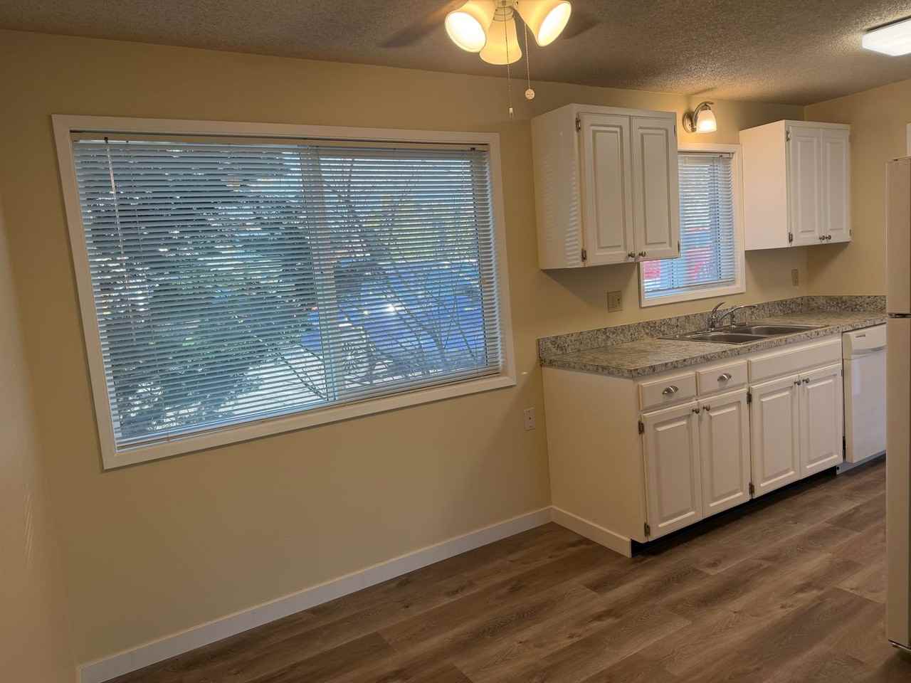 Putnam Terrace Apartments - Photo 3 of 13