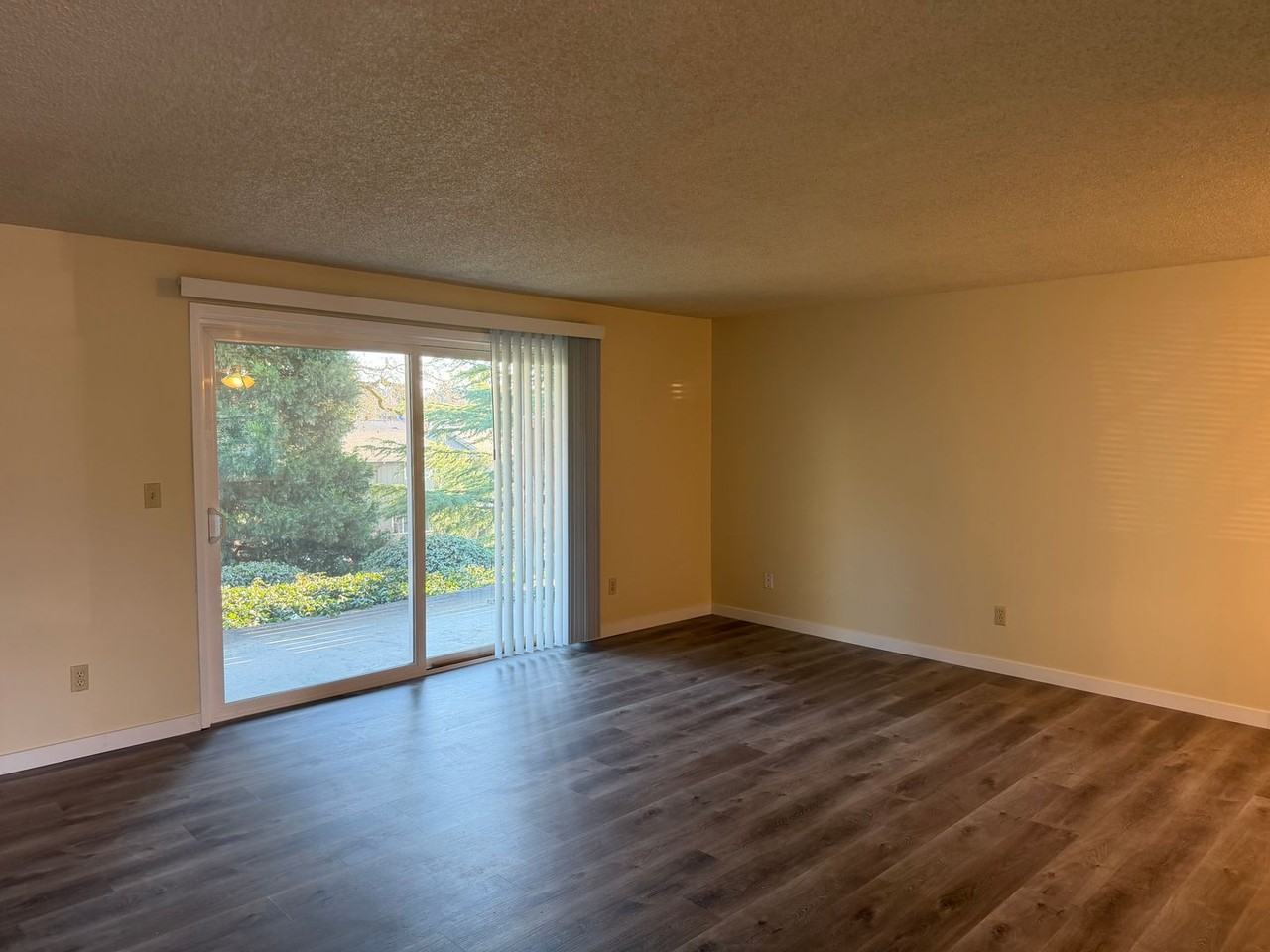 Putnam Terrace Apartments - Photo 5 of 13