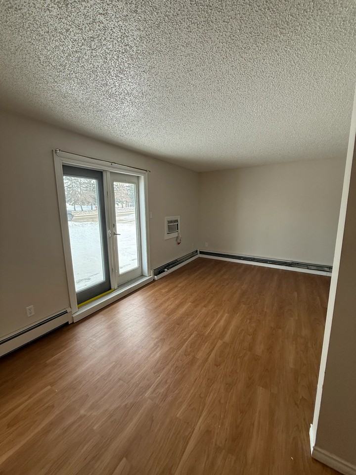 Evergreen Manor - Photo 2 of 20