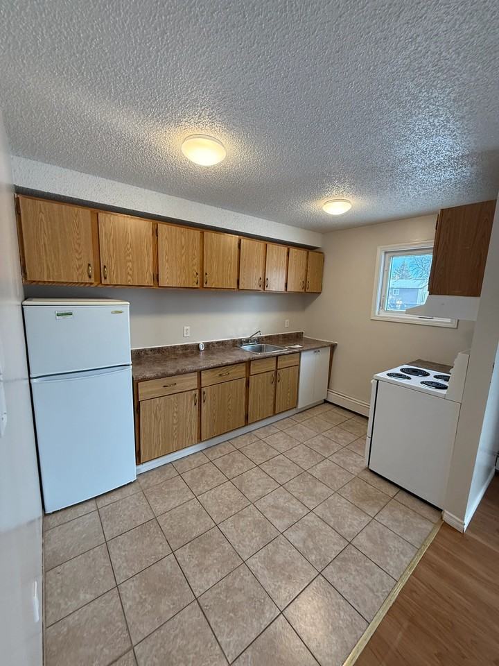 Evergreen Manor - Photo 3 of 20