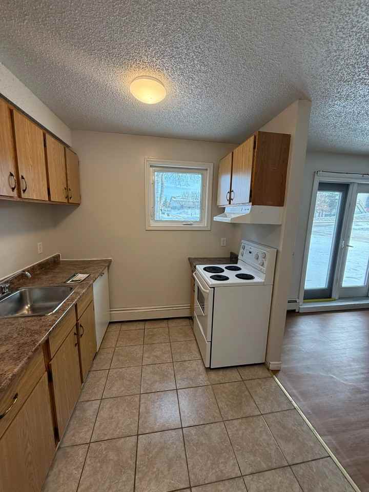 Evergreen Manor - Photo 4 of 20