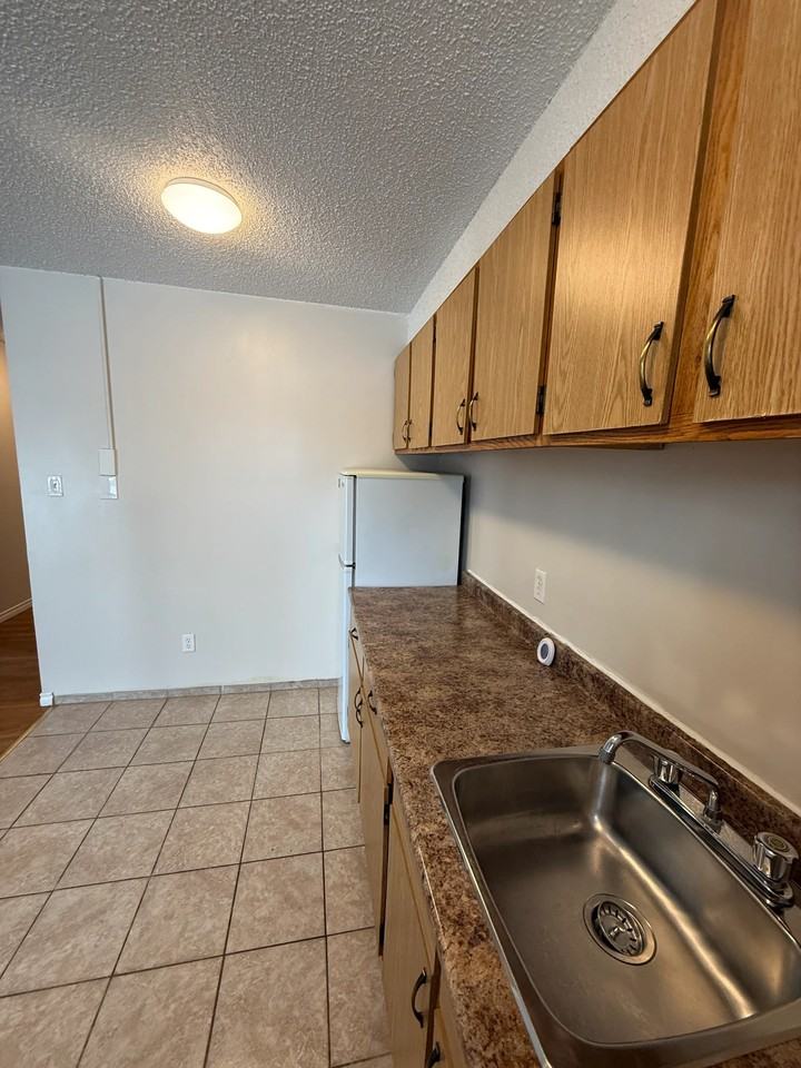 Evergreen Manor - Photo 5 of 20