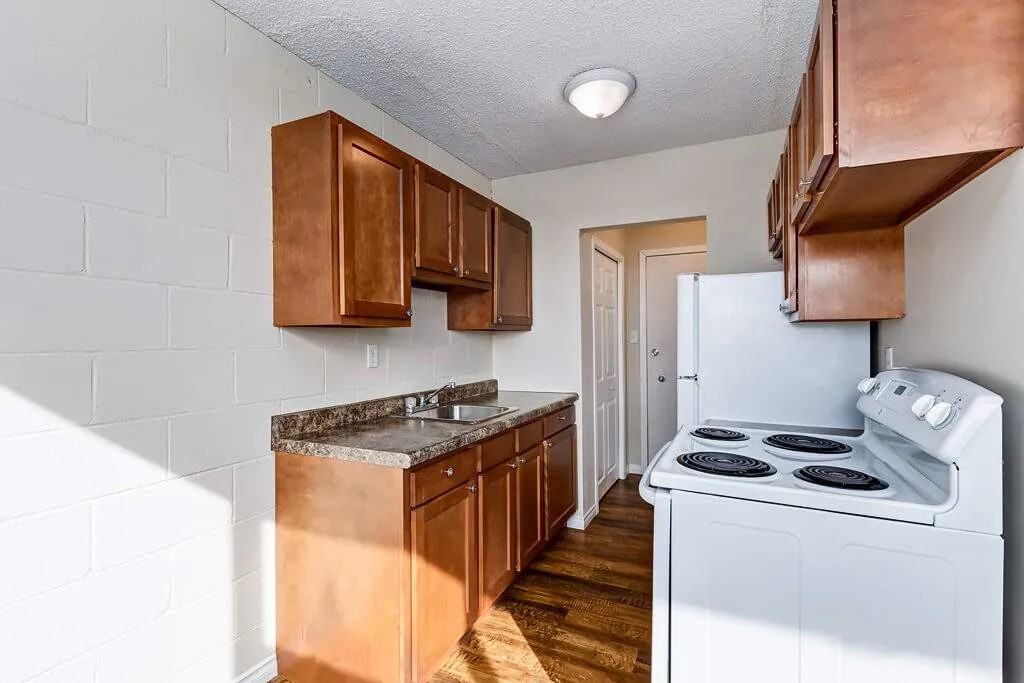 Kerri Grove - Photo 4 of 17