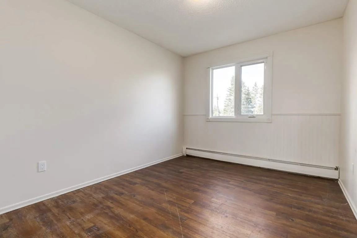 Kerri Grove - Photo 6 of 17