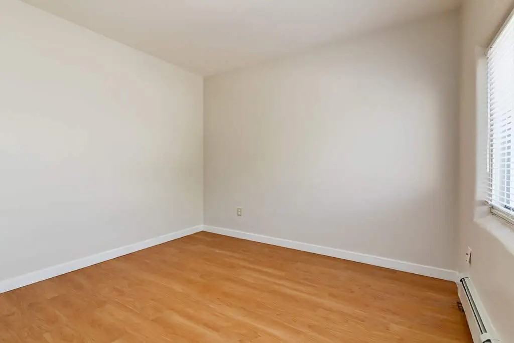 Simon's Court - Photo 7 of 20