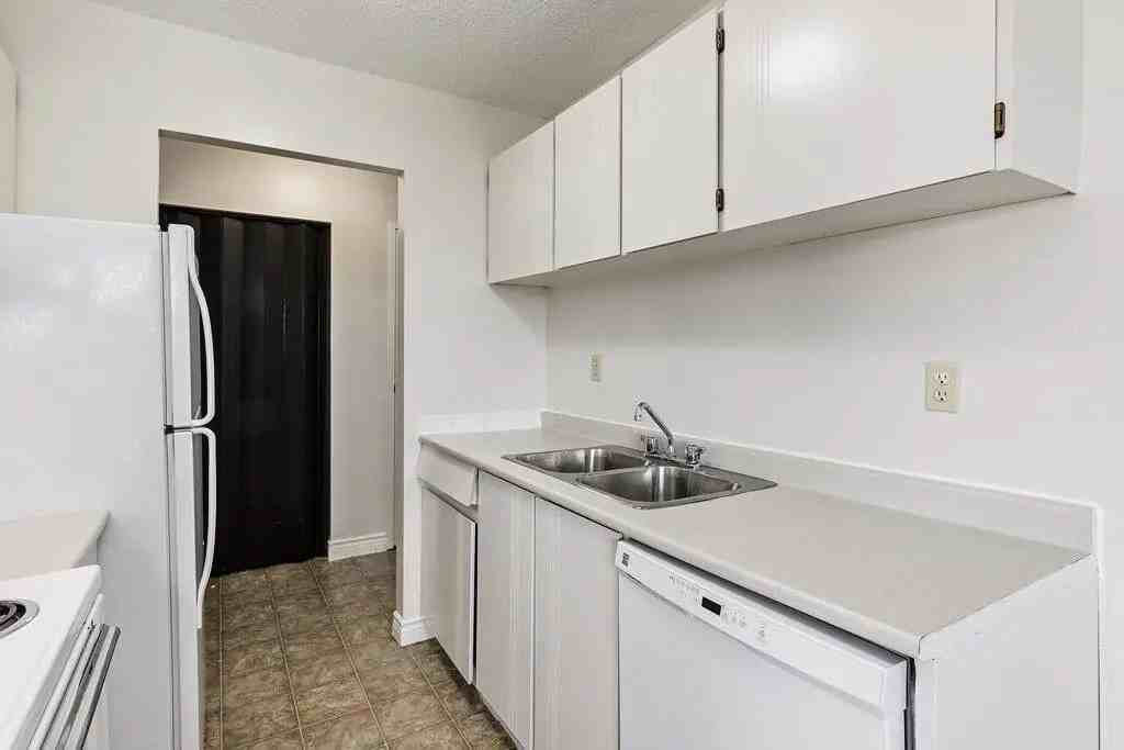 Evergreen Terrace - Photo 6 of 14