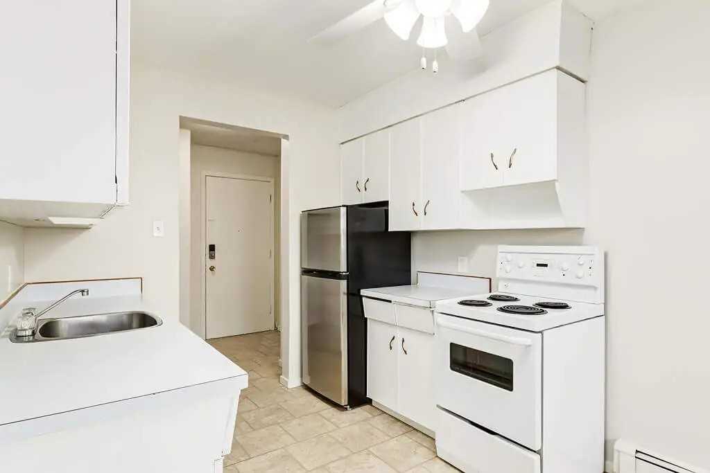 Soho Manor - Photo 5 of 43