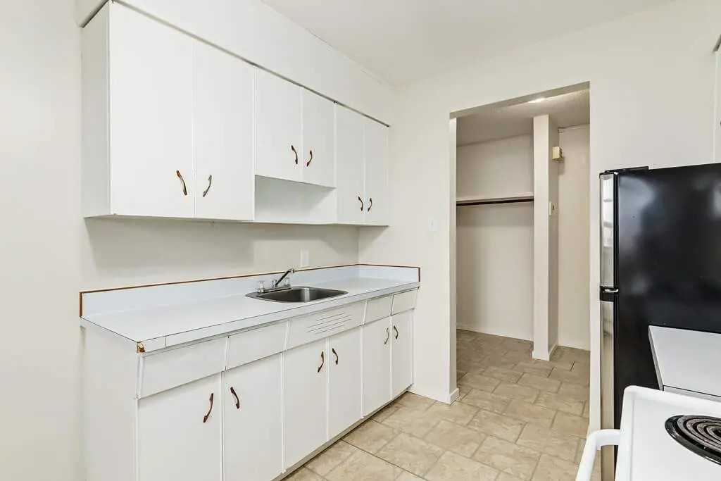 Soho Manor - Photo 6 of 43