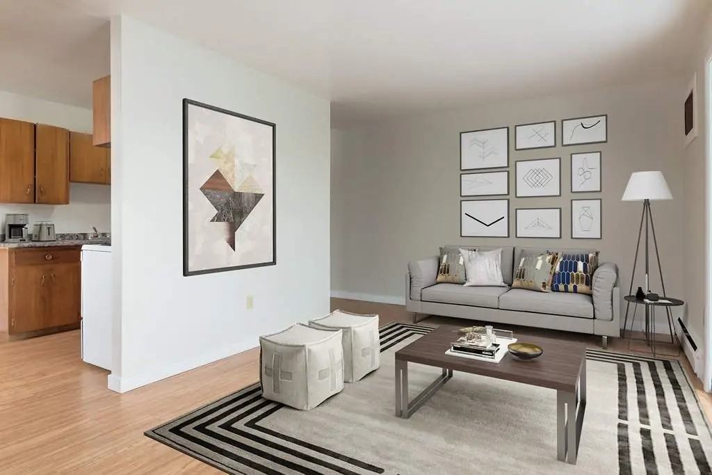 Belfast Manor - Photo 2 of 21