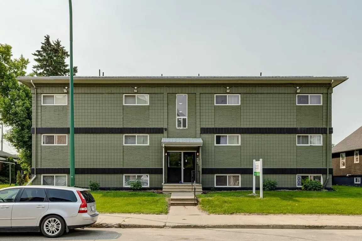 Thomas Manor - Photo 3 of 19