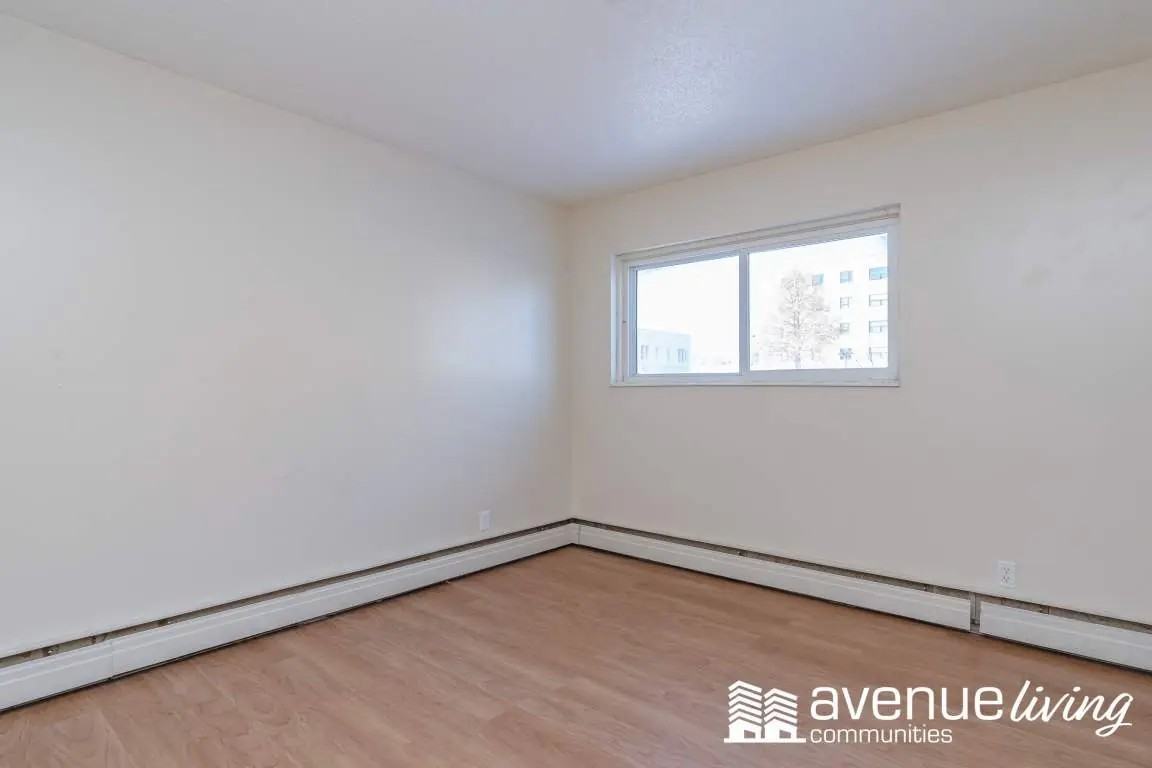 Thomas Manor - Photo 6 of 19