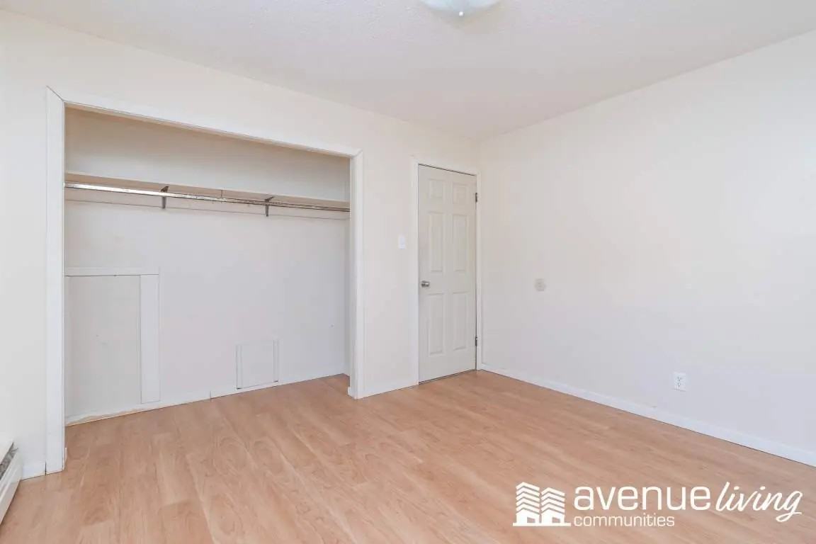 Thomas Manor - Photo 7 of 19