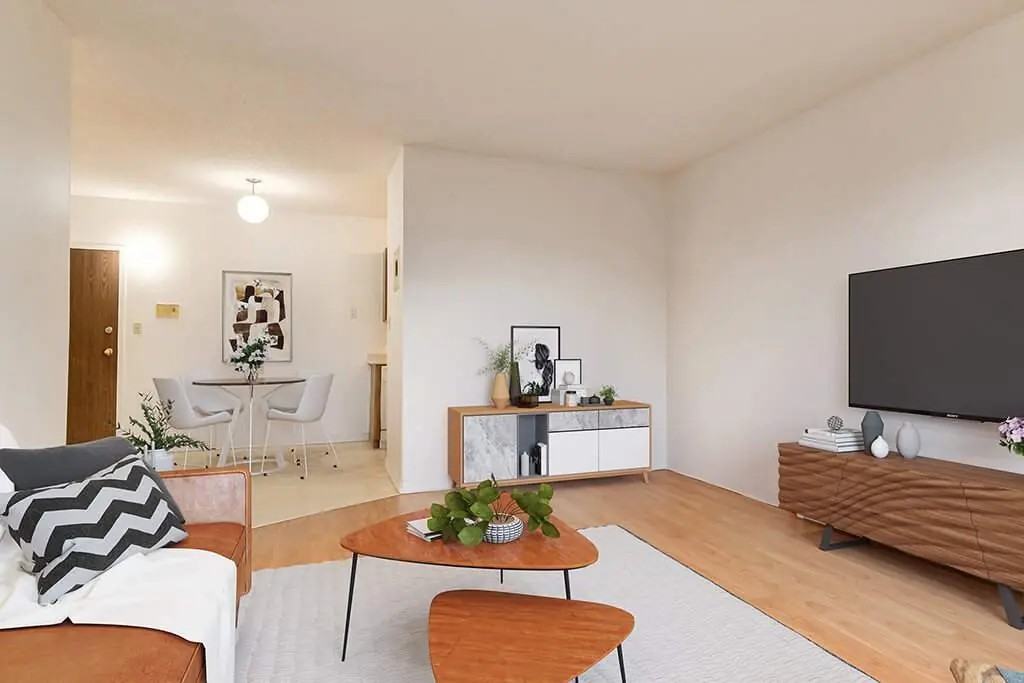 Royal Manor - Photo 4 of 26