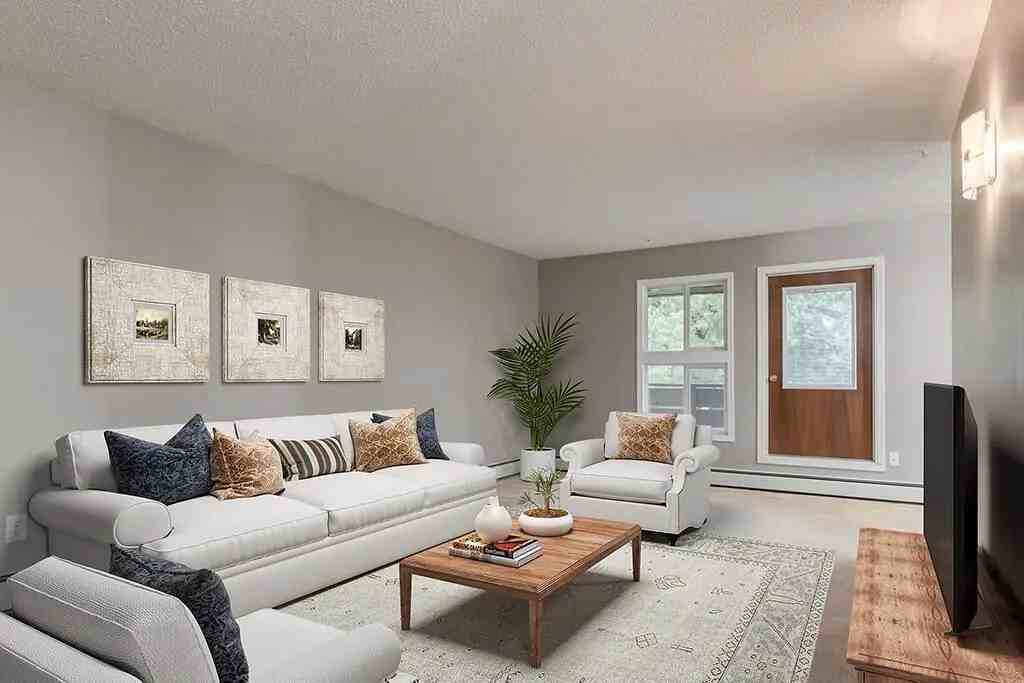 Grandin Manor - Photo 2 of 11