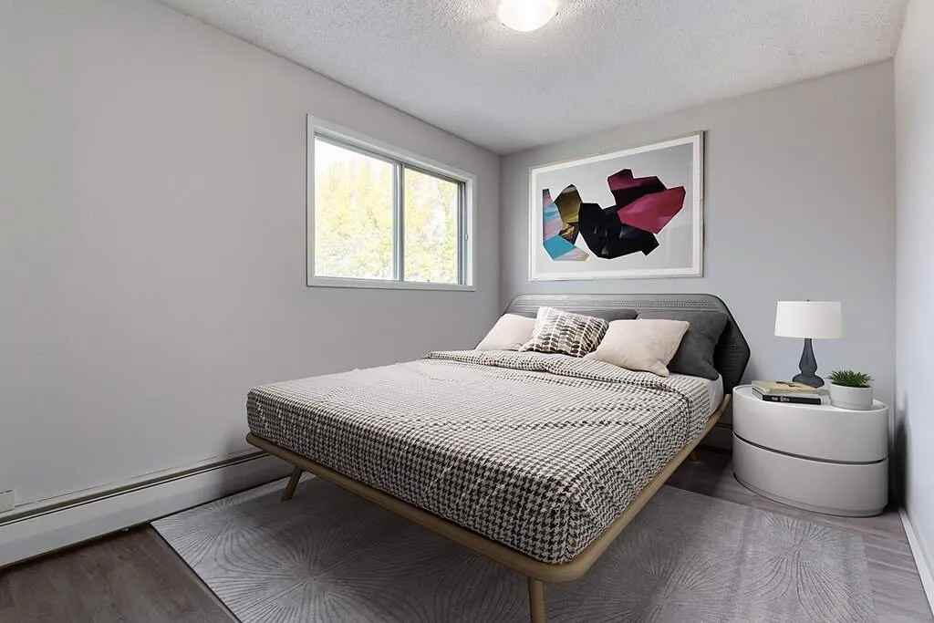 Cloverdale Manor - Photo 2 of 33