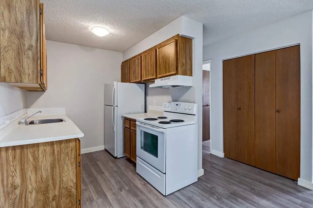 Cloverdale Manor - Photo 5 of 33