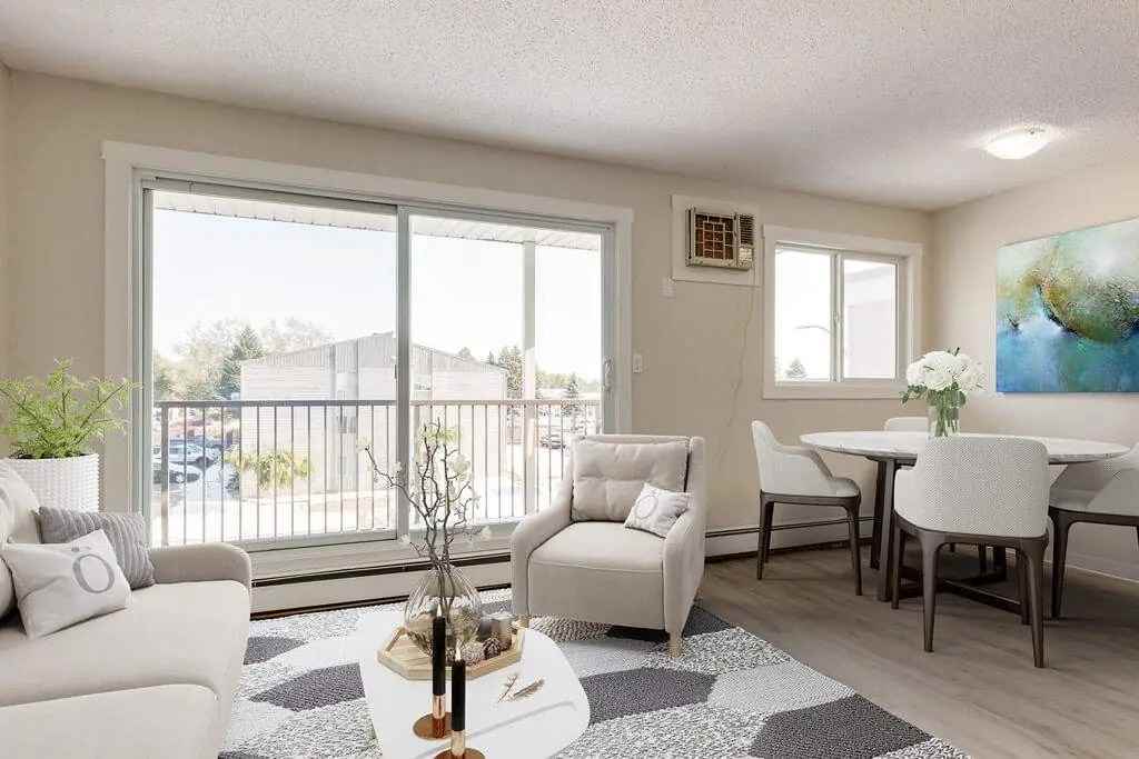 Matthew Manor - Photo 4 of 22