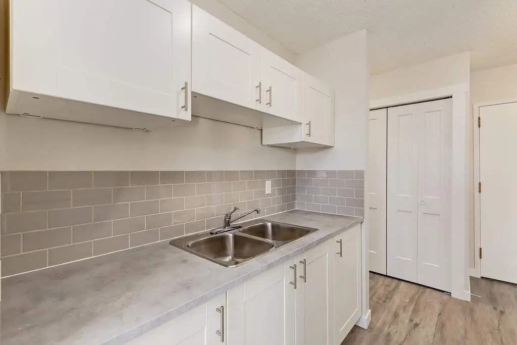 Matthew Manor - Photo 5 of 22