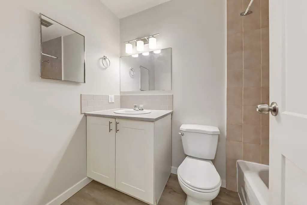 Matthew Manor - Photo 6 of 22