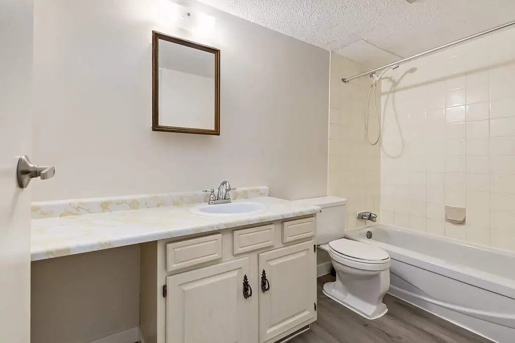 William Manor - Photo 5 of 19