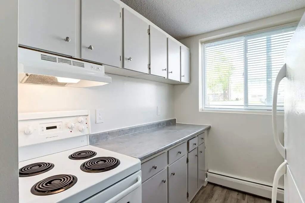 Pamela Manor - Photo 5 of 27