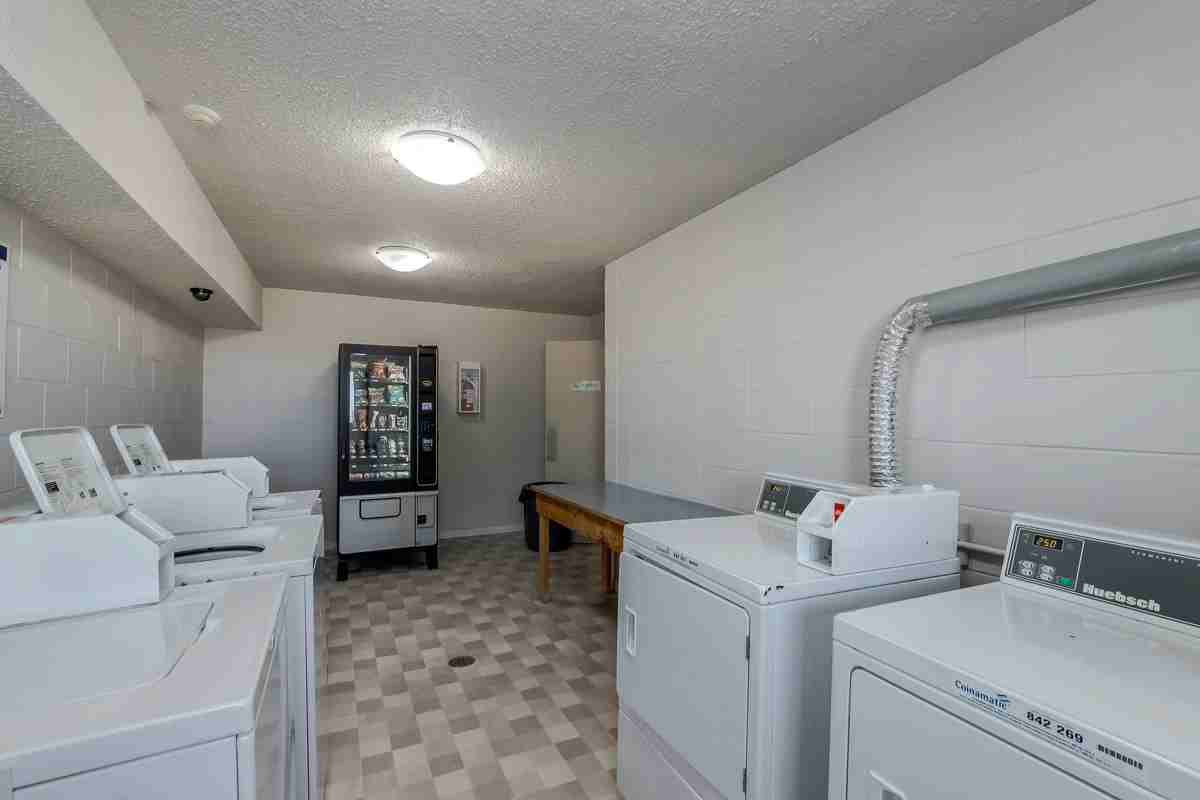 Edwin Manor - Photo 7 of 14