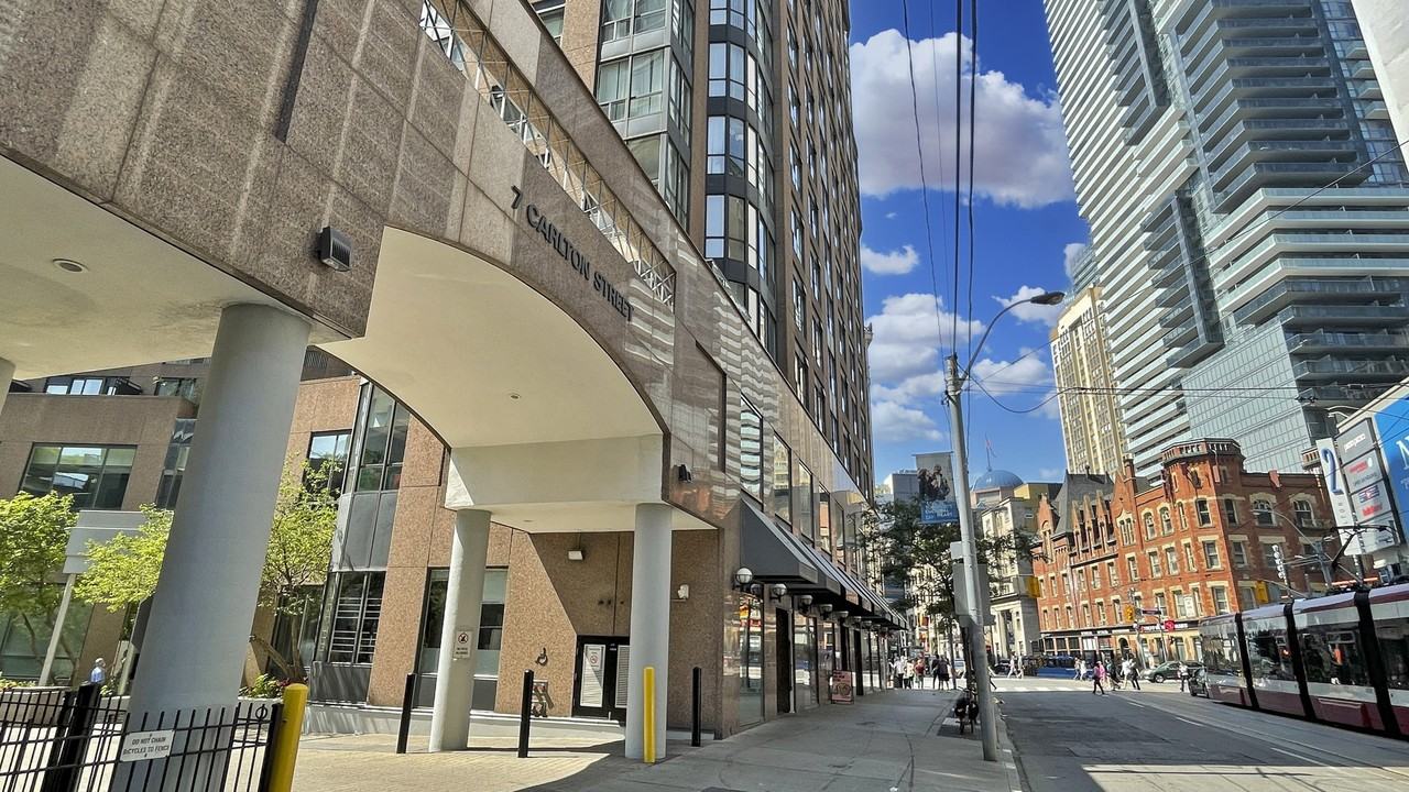 7 Carlton St - Photo 7 of 36