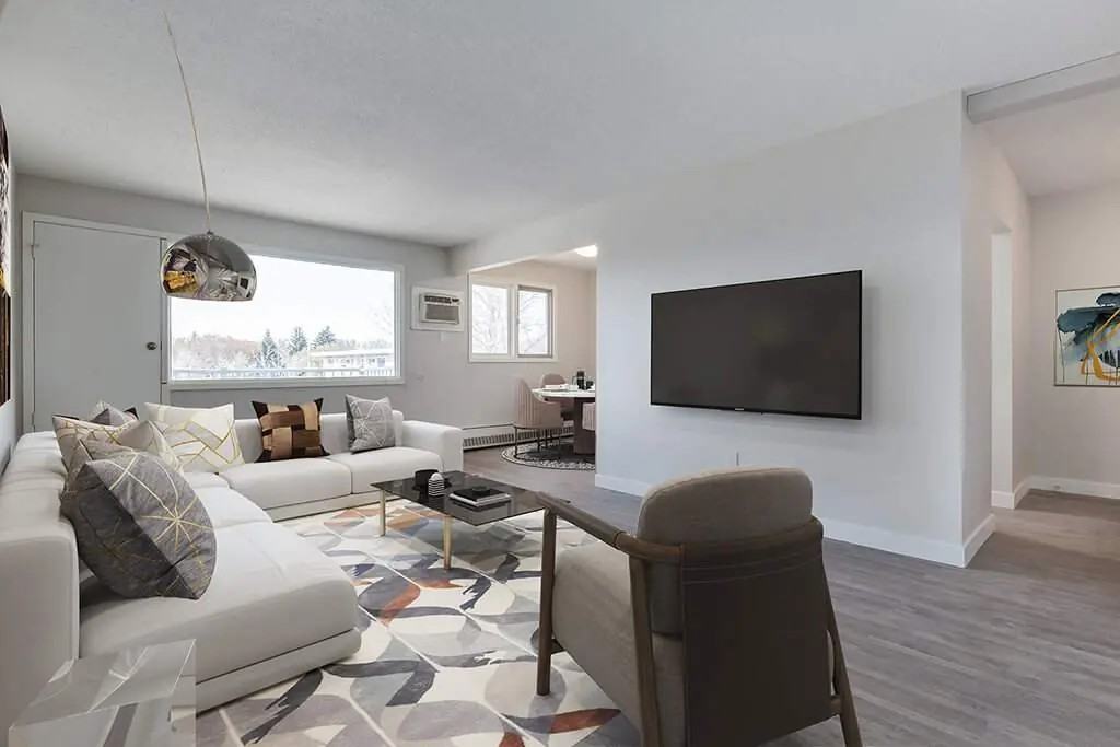 MacKenzie Manor - Photo 3 of 20