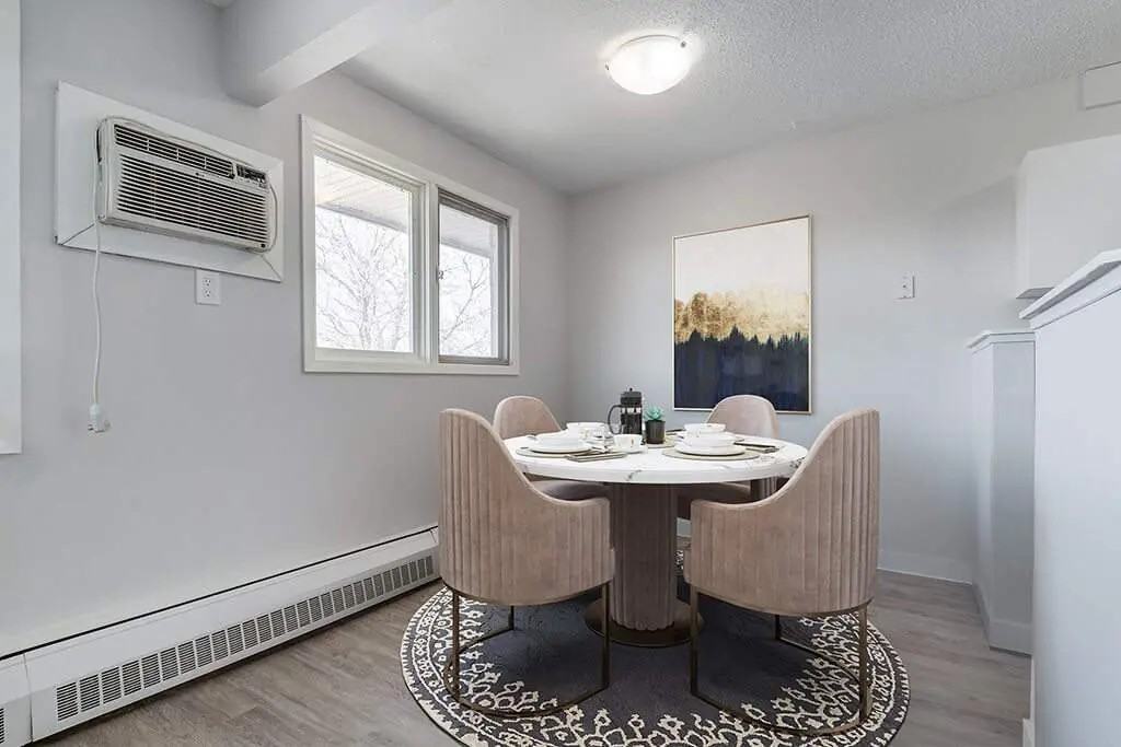 MacKenzie Manor - Photo 4 of 20