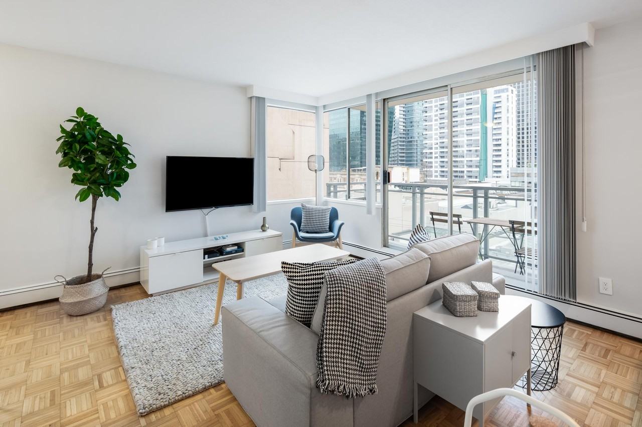 1033 Haro St - Photo 2 of 7