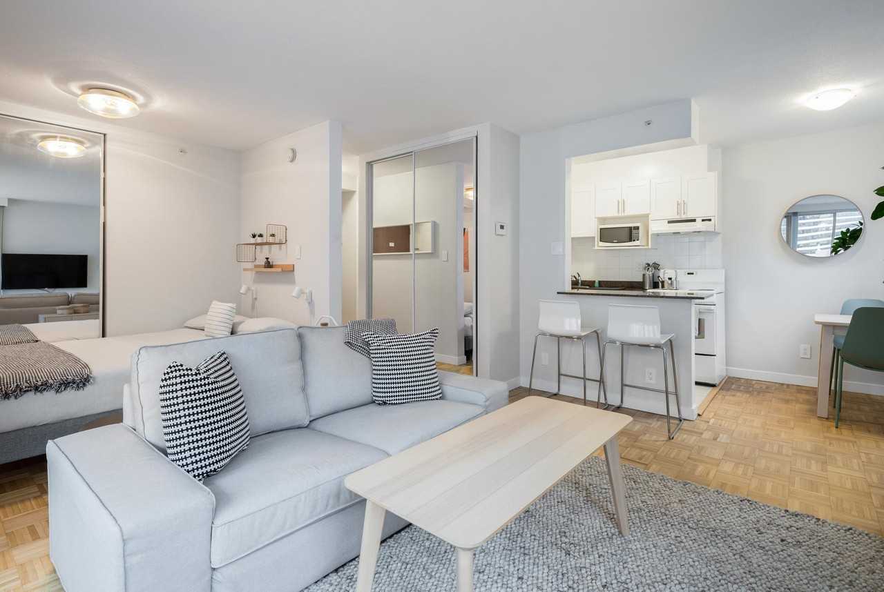 1033 Haro St - Photo 4 of 7