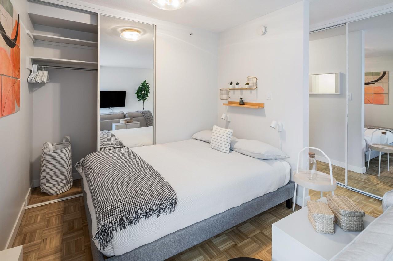 1033 Haro St - Photo 5 of 7