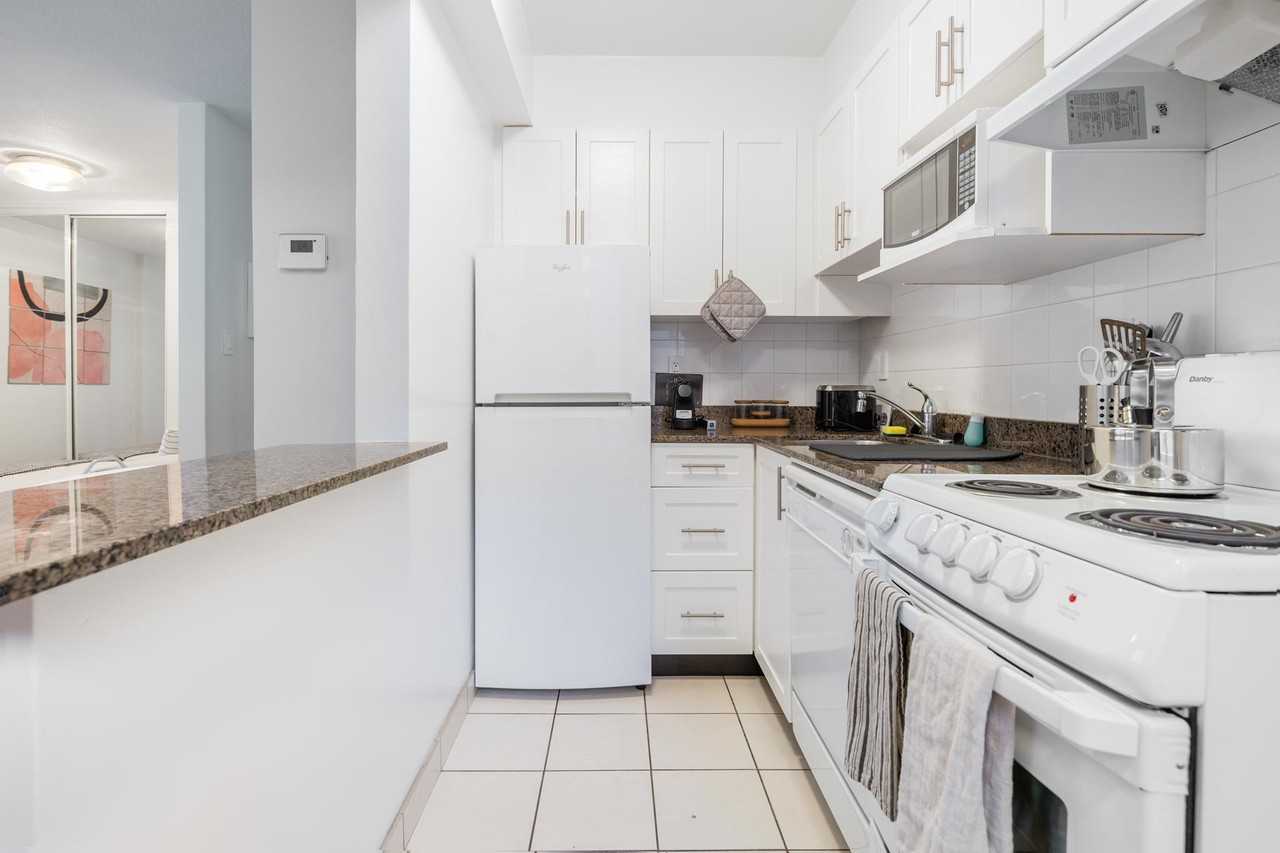 1033 Haro St - Photo 6 of 7