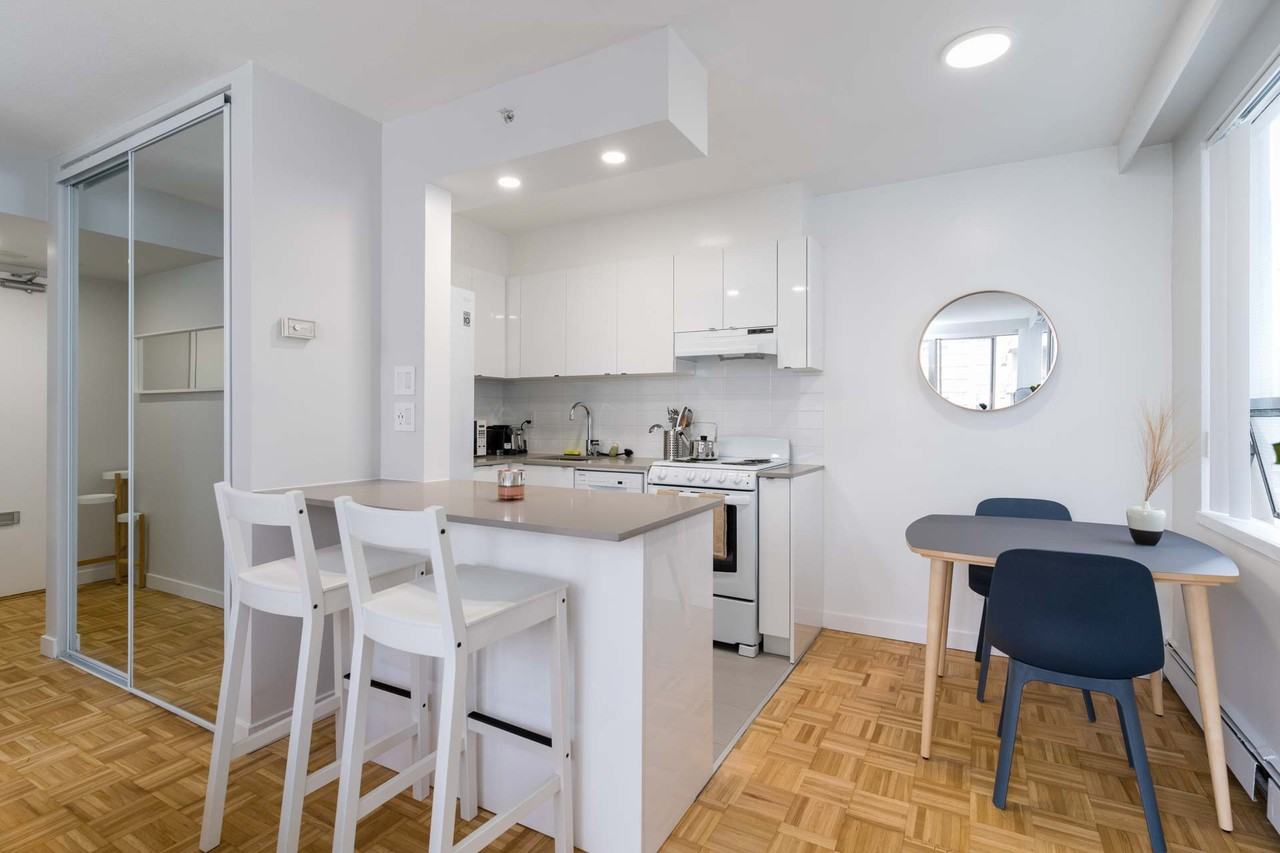 1033 Haro St - Photo 4 of 9