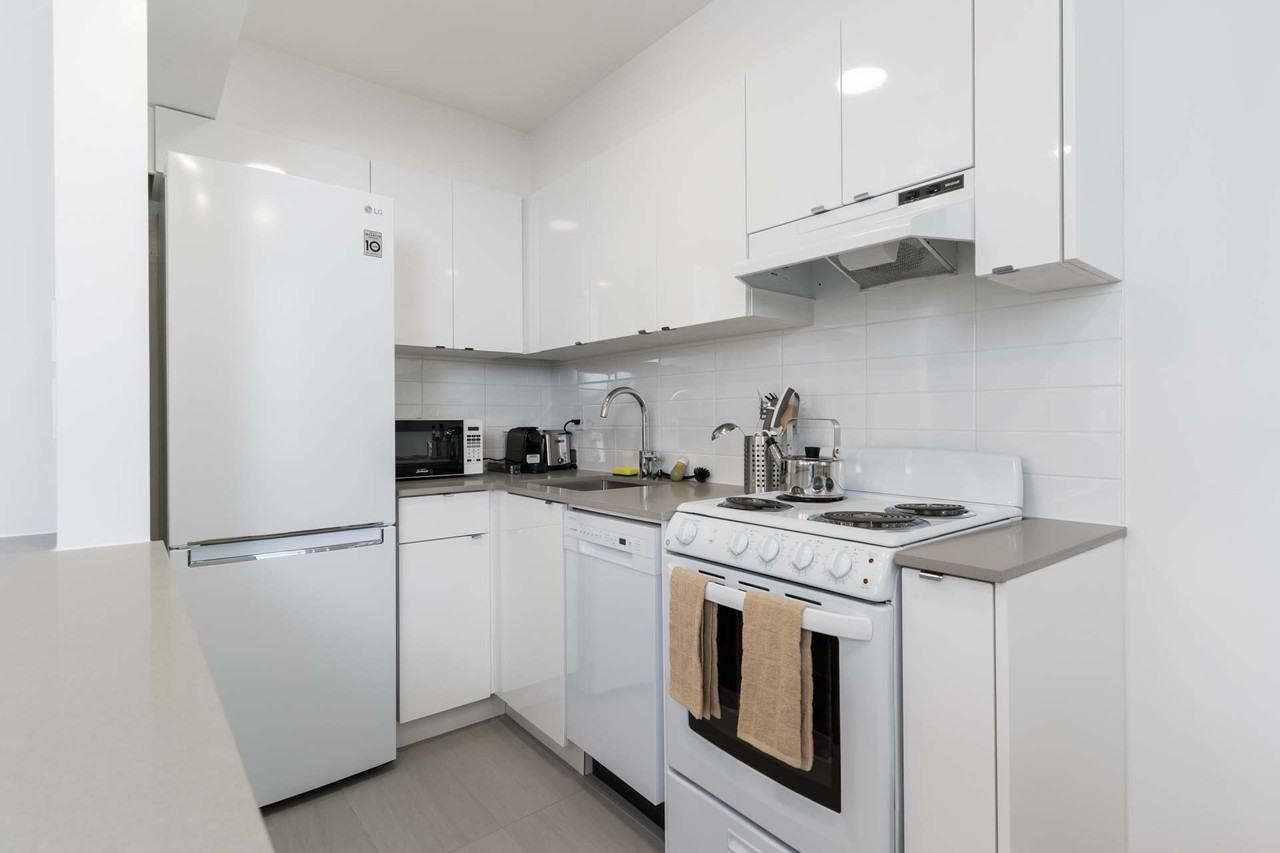 1033 Haro St - Photo 5 of 9