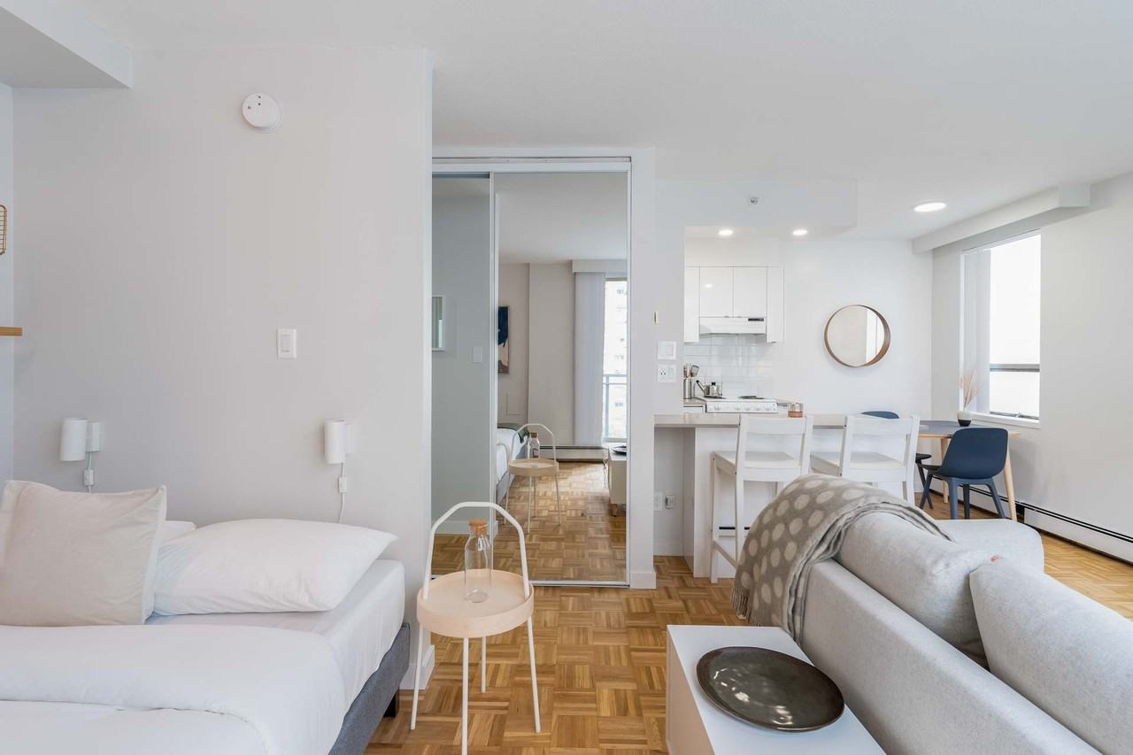 1033 Haro St - Photo 7 of 9