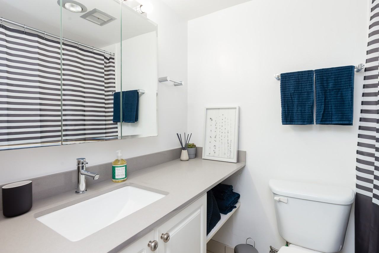 1920 Alberni St - Photo 6 of 8