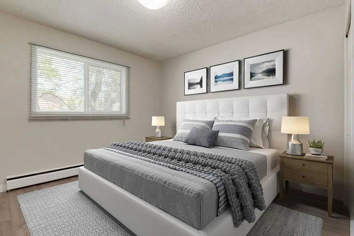 Ray Manor - Photo 2 of 21