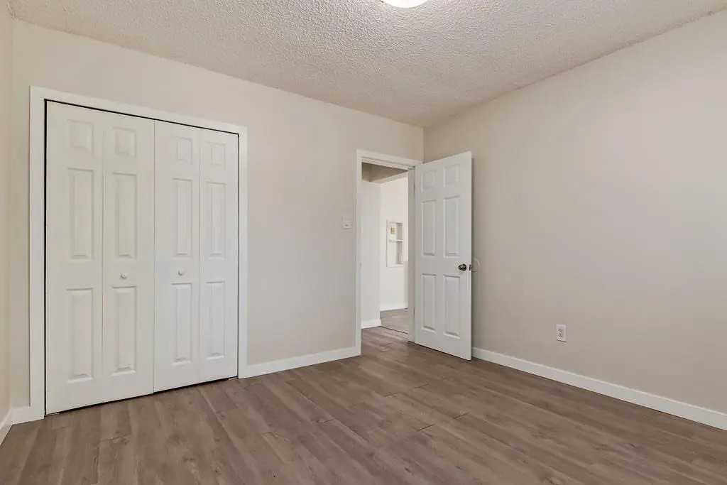 Ray Manor - Photo 6 of 21