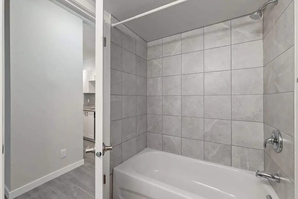 Mahoney Manor - Photo 7 of 14