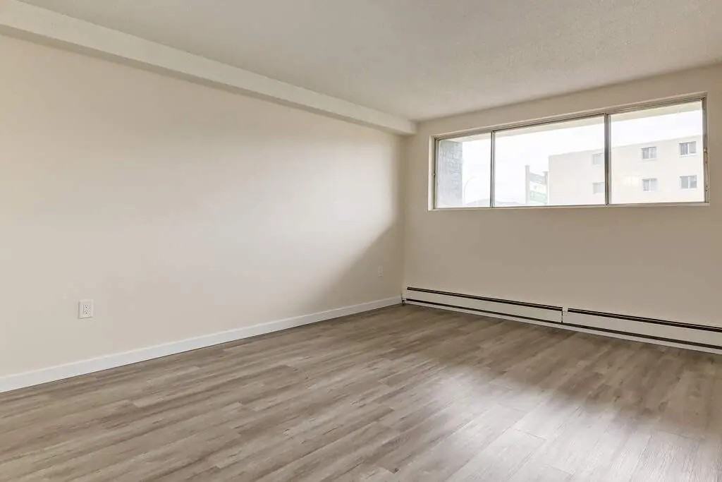 Eighty Nine Collins Apartments - Photo 6 of 17