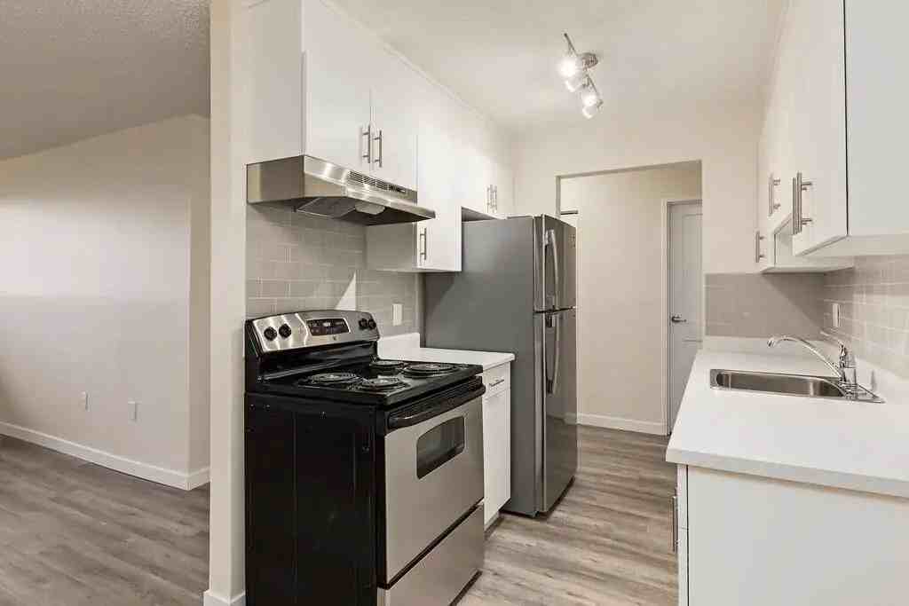 Eighty Nine Collins Apartments - Photo 4 of 17